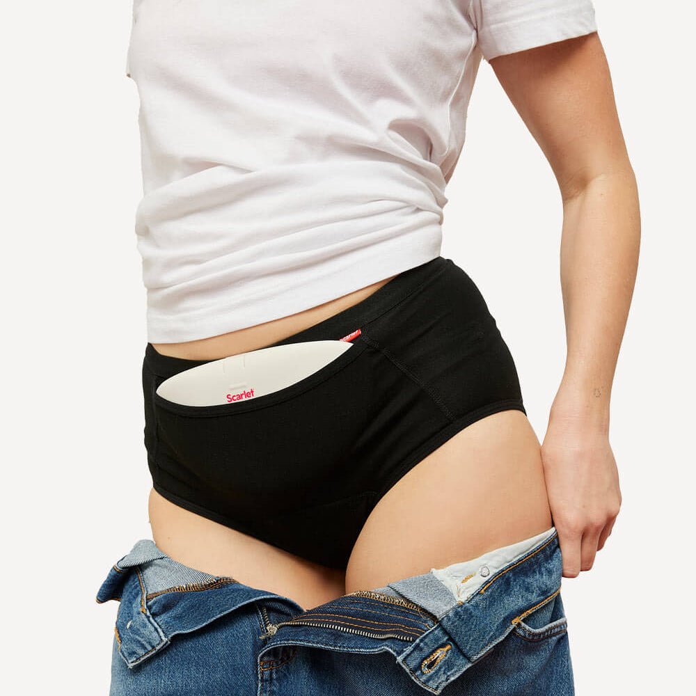 Scarlet Period rae Heat Pad: 50°C heat, 3 soothing, comfy settings.