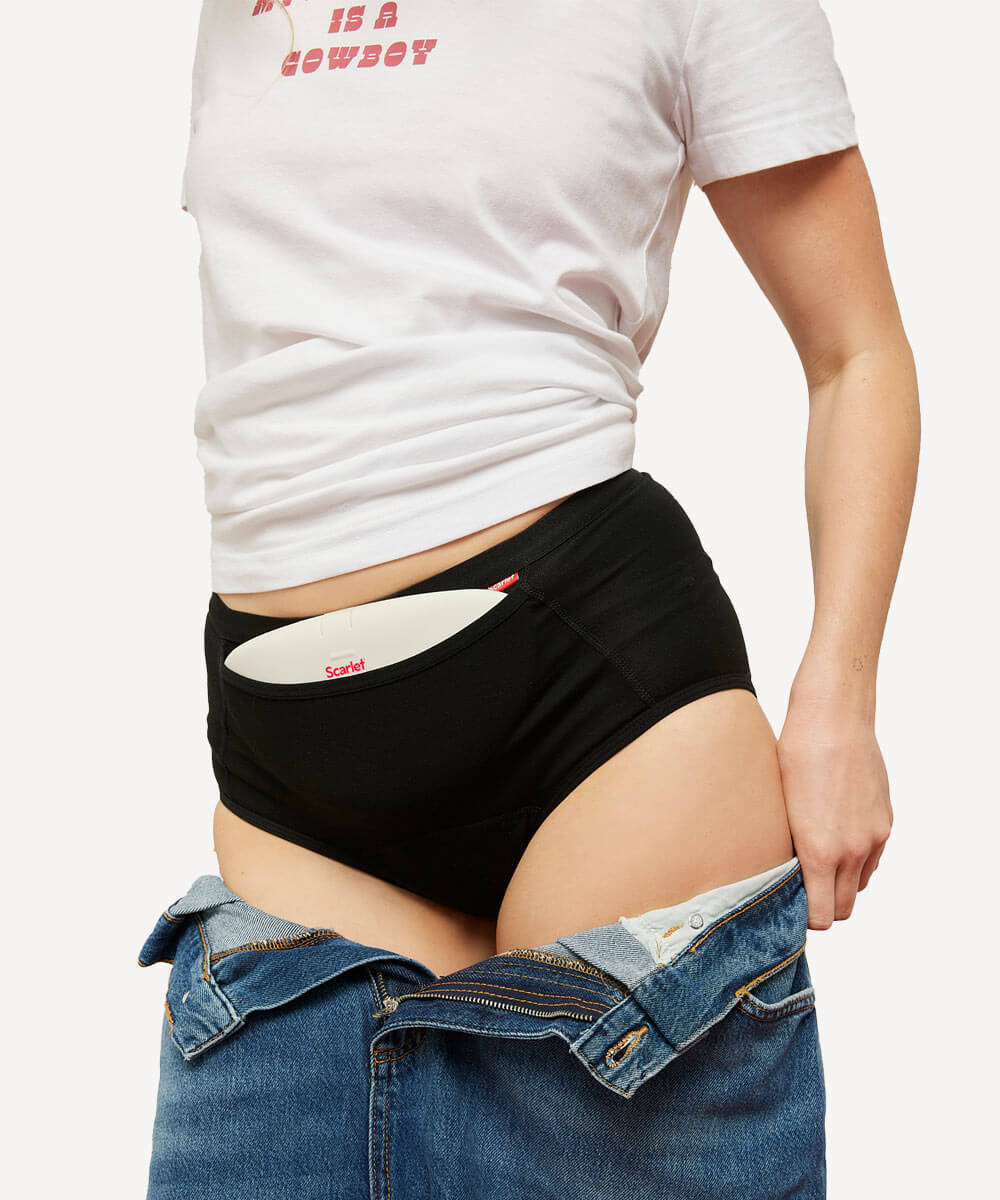 Scarlet Period rae Heat Pad: 50°C heat, 3 soothing, comfy settings.